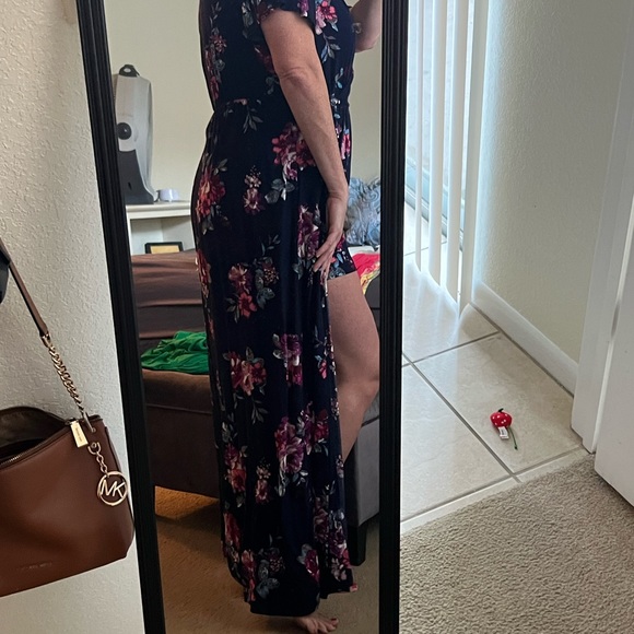 Short sleeve floral romper with train. Size XXL. Worn twice. - Picture 2 of 3